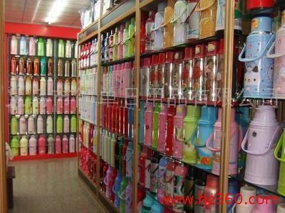 便携出行新选择 华浓迷你旅行电吹风，折叠设计全球电压通用